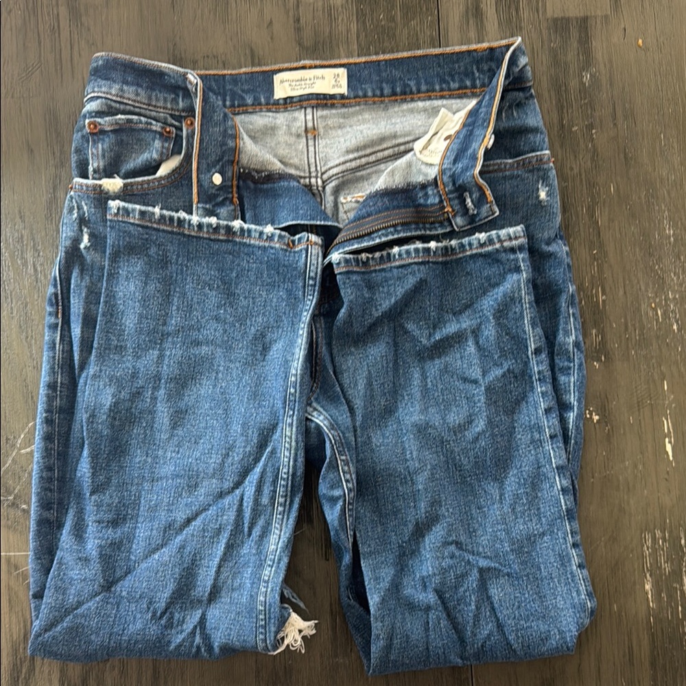 Abercrombie Ankle Straight Ultra High Rise size 28